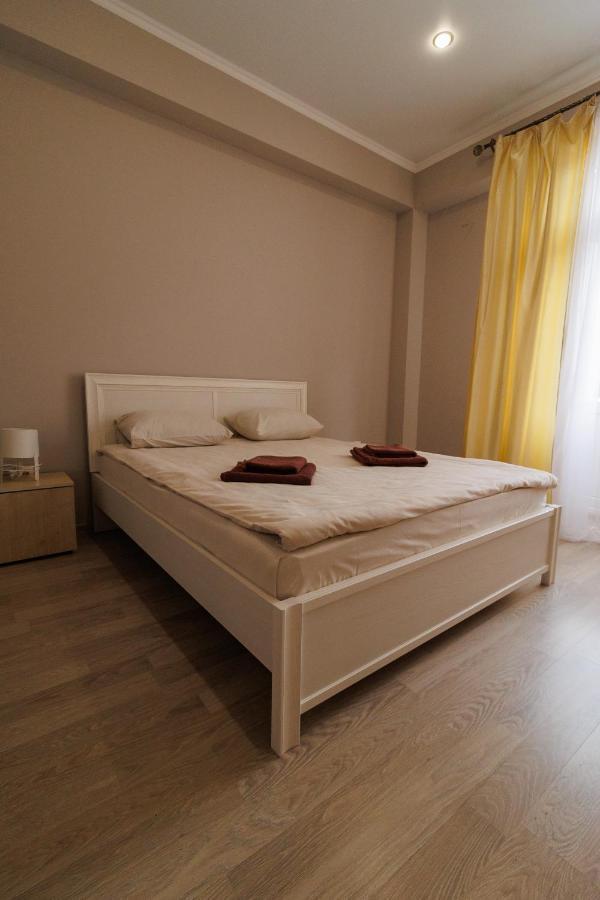 Apartments Na Beregu Sukhumi Esterno foto